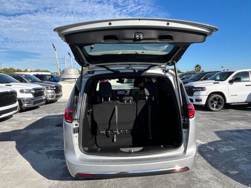 New 2026 Chrysler Pacifica Select image 19