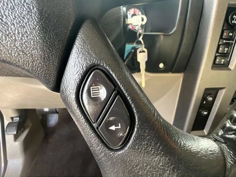 Used 2004 HUMMER H2 w/ Preferred Equipment Group AWD/4WD image 26