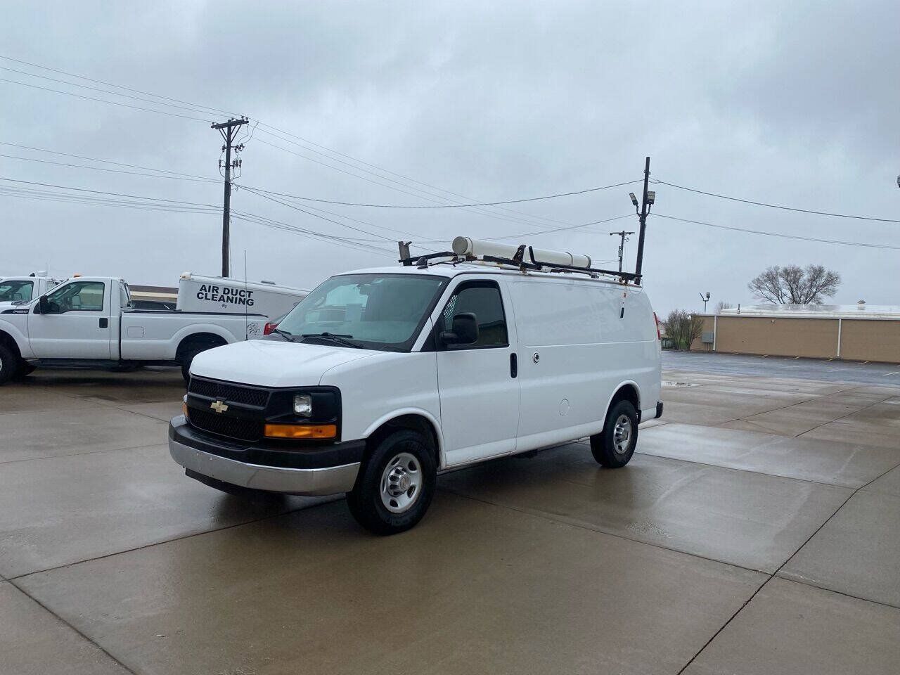 Used 2014 Chevrolet Express 2500 RWD image 3