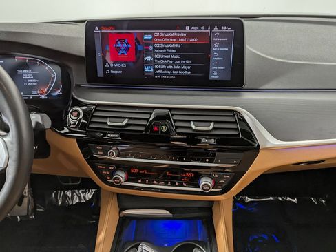 Certified 2022 BMW 530i xDrive w/ M Sport Package image 38