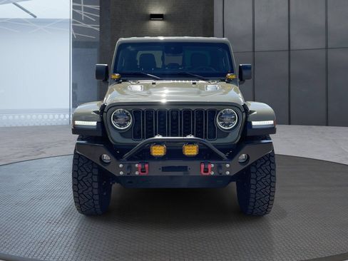 Used 2025 Jeep Gladiator Rubicon AWD/4WD image 9