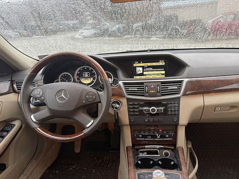 Used 2012 Mercedes-Benz E 350 4MATIC Sedan image 5