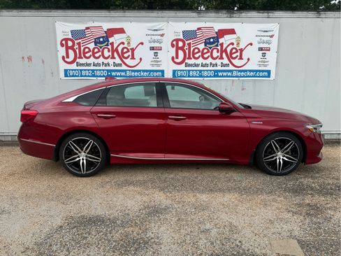 Used 2021 Honda Accord Touring image 2