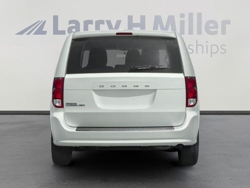 Used 2019 Dodge Grand Caravan SE w/ UConnect Hands-Free Group image 8