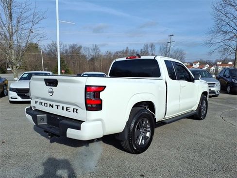 Certified 2025 Nissan Frontier SV image 16