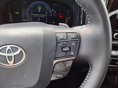 Used 2025 Toyota Camry SE FWD image 24