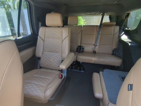 Used 2022 Cadillac Escalade Premium Luxury AWD/4WD image 18