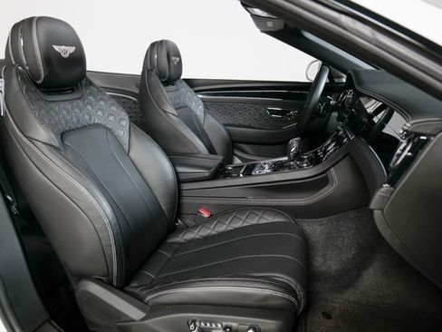 Used 2021 Bentley Continental GT V8 image 22
