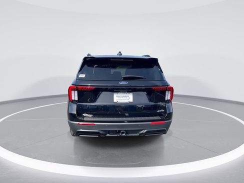 Used 2025 Ford Explorer ST-Line w/ ST-Line Street Pack AWD/4WD image 7