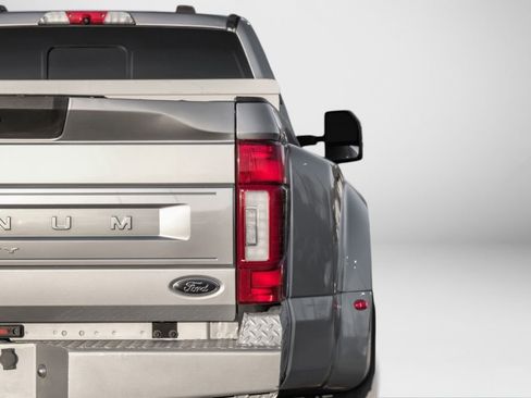 Used 2022 Ford F350 Platinum w/ FX4 Off-Road Package AWD/4WD image 53