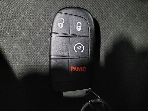 Used 2019 Jeep Grand Cherokee Laredo w/ 18" Wheel & 8.4" Radio Group image 32