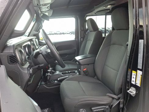 Used 2018 Jeep Wrangler Unlimited Sport S image 13