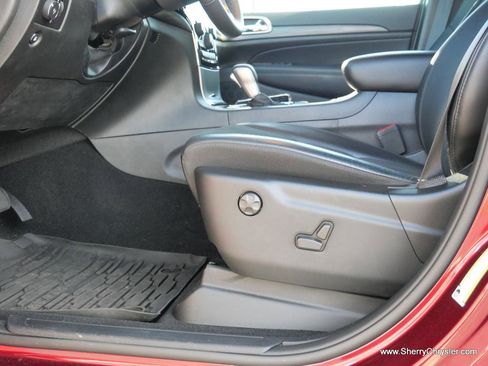 Used 2019 Jeep Grand Cherokee Altitude image 22