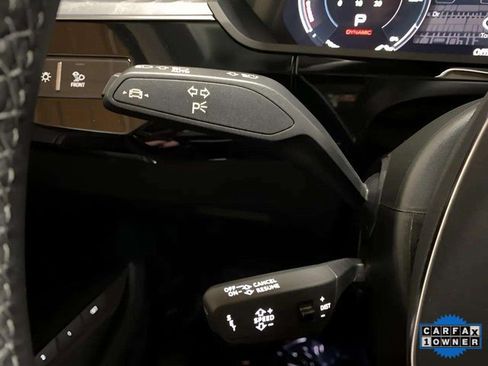 Used 2023 Audi e-tron Premium Plus image 40