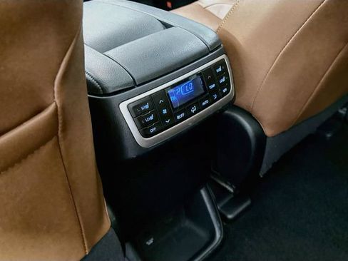 Used 2018 Toyota Highlander Limited Platinum AWD/4WD image 27