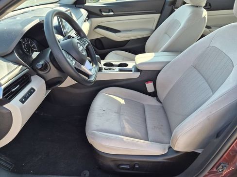 Used 2025 Nissan Altima 2.5 SV FWD image 13