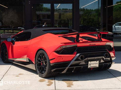 Used 2018 Lamborghini Huracan Performante image 11