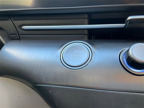 Certified 2024 Hyundai Kona SE image 25