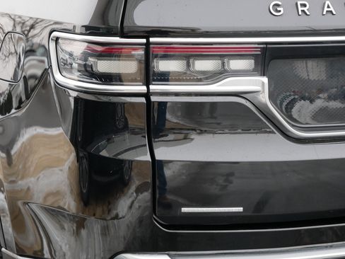 Used 2023 Jeep Grand Wagoneer Series II image 17