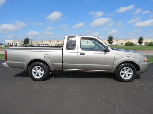 Used 2004 Nissan Frontier XE w/ (VTP) Value Truck Pkg image 4