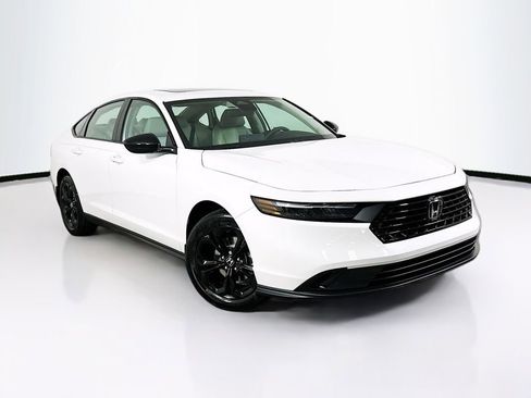 Certified 2025 Honda Accord SE image 1