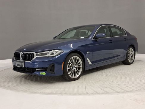 Used 2023 BMW 530e w/ Premium Package RWD image 39