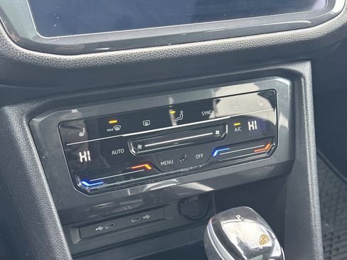 Used 2023 Volkswagen Tiguan SE R-Line image 30