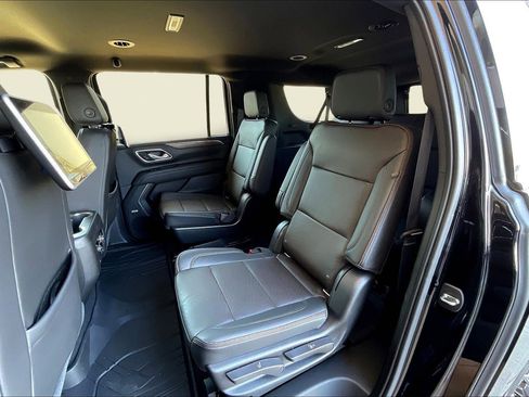 Used 2021 Chevrolet Suburban High Country image 23