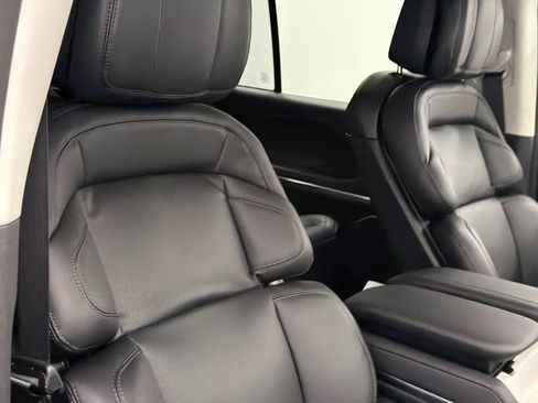 New 2026 Lincoln Navigator L Premier AWD/4WD image 13