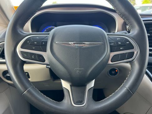 Used 2023 Chrysler Voyager LX image 25