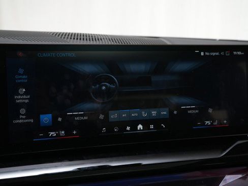 Used 2025 BMW M5 w/ Executive Package image 44