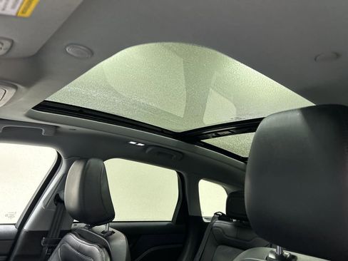 Used 2021 Lincoln Corsair AWD w/ Premium Package image 25