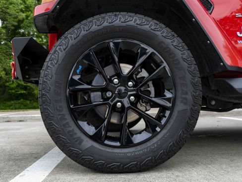Used 2022 Jeep Wrangler Unlimited Sahara AWD/4WD image 14