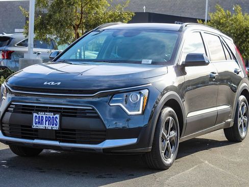 Certified 2025 Kia Niro EX FWD image 4