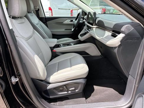 Used 2026 Ford Explorer Active w/ Active Comfort Package AWD/4WD image 19