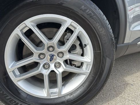 Certified 2025 Ford Explorer Active w/ Active Comfort Package RWD image 9