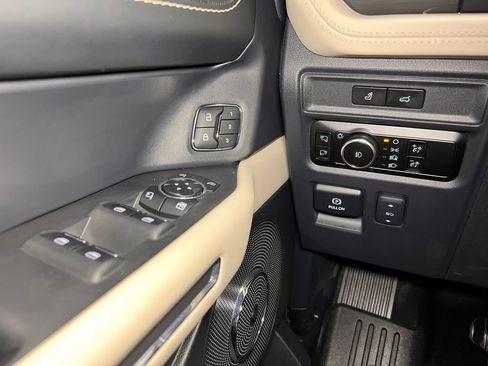 Used 2024 Ford Expedition Max Platinum AWD/4WD image 17
