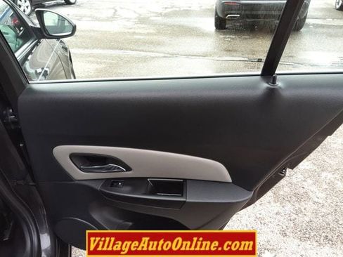 Used 2014 Chevrolet Cruze LT image 35