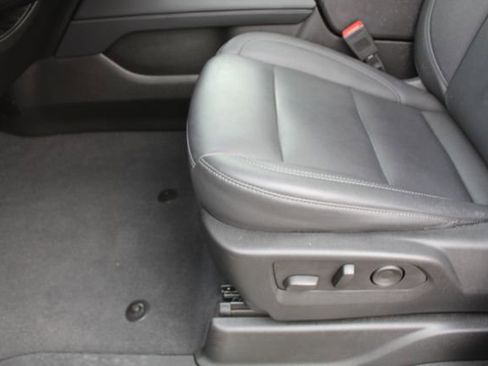 Used 2024 Chevrolet Tahoe Z71 w/ Luxury Package image 40