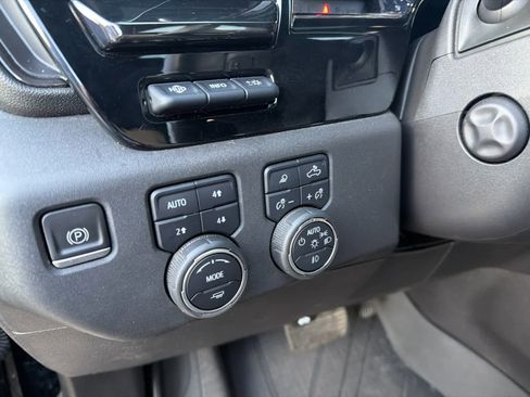 Used 2022 Chevrolet Silverado 1500 ZR2 w/ Technology Package image 29