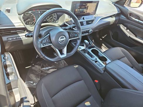 Used 2023 Nissan Altima 2.5 SV w/ SV Premium Package FWD image 10