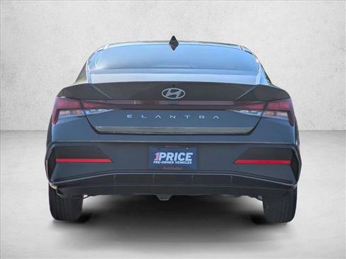 Used 2024 Hyundai Elantra SE FWD image 6