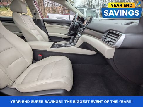 Used 2018 Honda Accord Touring image 12