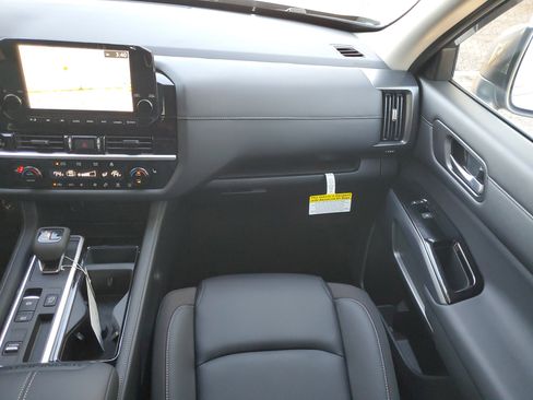New 2025 Nissan Pathfinder SL image 19