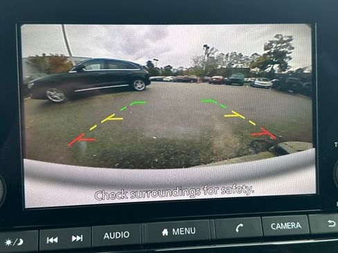 Used 2024 Nissan Pathfinder S image 17