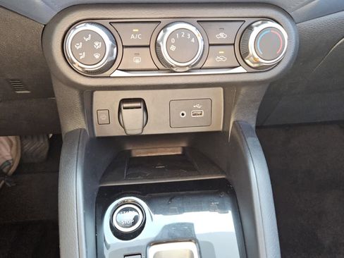 Used 2025 Nissan Versa SV w/ Trunk Package image 10