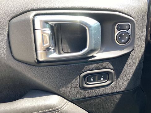 Used 2022 Jeep Wrangler Unlimited Sahara AWD/4WD image 20