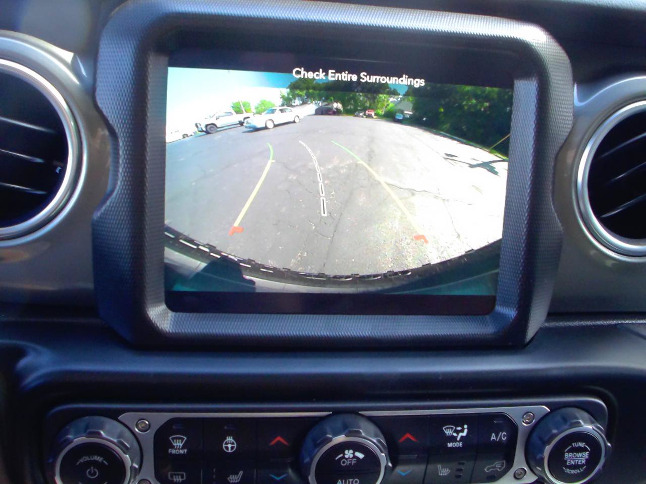 Used 2023 Jeep Wrangler Unlimited Sahara w/ Cold Weather Group AWD/4WD image 21
