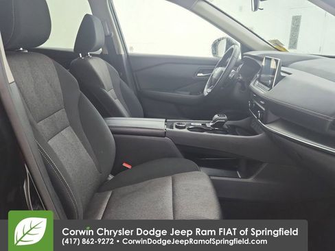 Used 2025 Nissan Rogue SV image 32