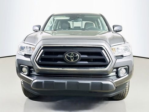 Used 2022 Toyota Tacoma SR5 w/ Technology Package image 2
